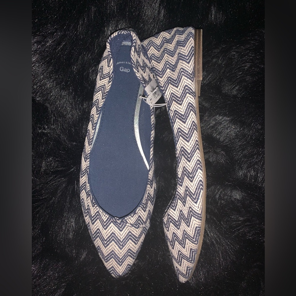 GAP POINTED SHOES